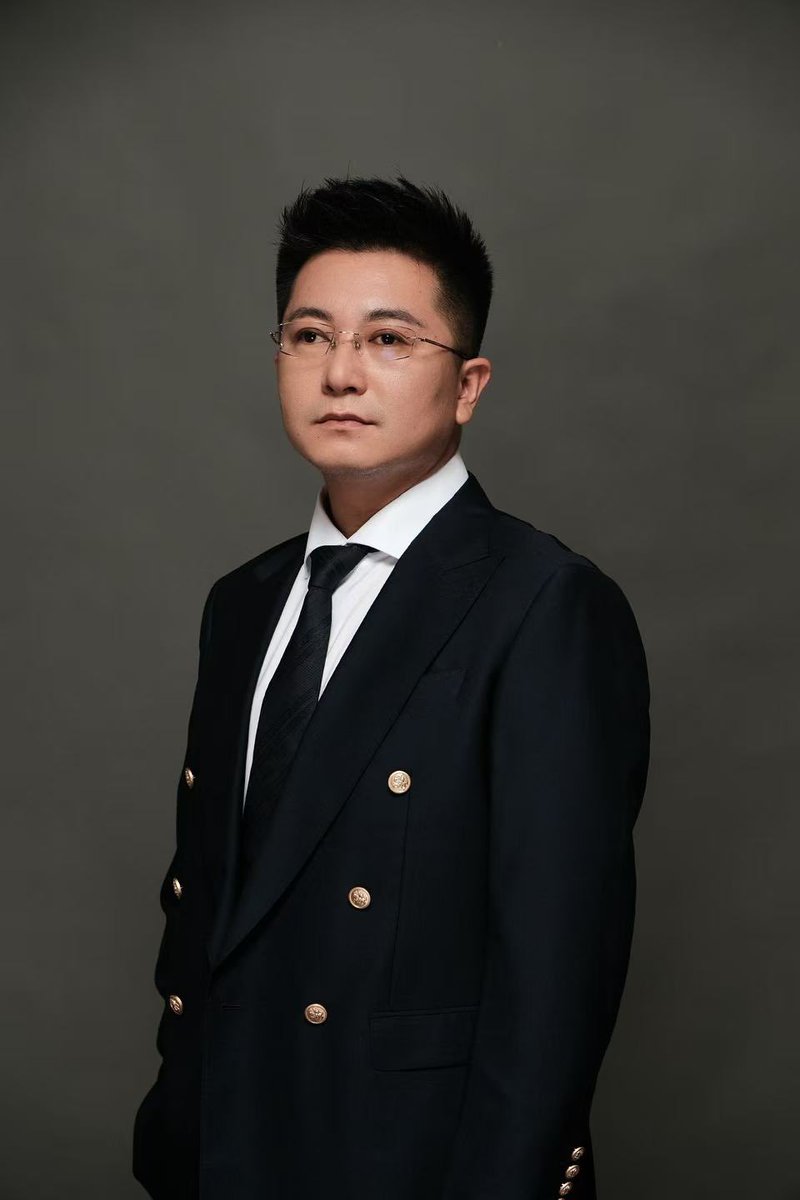 LCkytz's tweet photo. 随着最近在全球媒体平台的内容输出:

我回到了我那个世界 
我成为了李藏的李藏

阿布扎比/阿联酋🇦🇪见

“让价值回归价值创造者本身”这场事关30亿人的“全球超级运动”拉开了序幕

结束雇用制 结束中间商 结束垄断平台

还30亿人一个完整的自己，真正的自由。 https://t.co/QNyR8eALFM