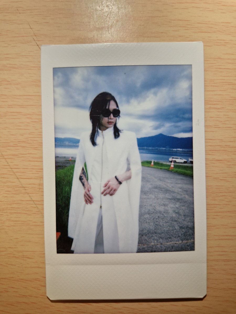 _VKholic_'s tweet photo. [𝐅𝐨𝐫 𝐒𝐚𝐥𝐞 - 𝐊𝐢𝐳𝐮]

I’m selling this cheki of Yue.

💰 𝐏𝐫𝐢𝐜𝐞: 15€
💳 Payment: PayPal
📦 Tracked shipping from Japan 🇯🇵 as letter, so really not expensive

📩 Feel free to DM me for purchase or any questions!

#visualkei #vkei #v系 #kizu #kizuyue #yue https://t.co/bqPqp68Us3