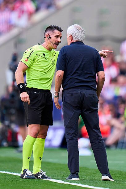 AdriRM33's tweet photo. 🚨 El REAL MADRID DEBE DENUNCIAR A ORTIZ ARIAS Y AL CTA.

NOS ESTÁN ROBANDO, ES CORRUPCIÓN. https://t.co/rsIz2rRyMy