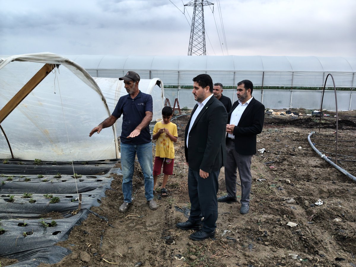 MSerifDurmaz's tweet photo. 🍓 Emekleri, alın terleri ve üretimleriyle daima tarım politikasına katkı sunan çiftçilerimizin yanındayız.

📍Çilek Serası https://t.co/NL2UdT1OcX