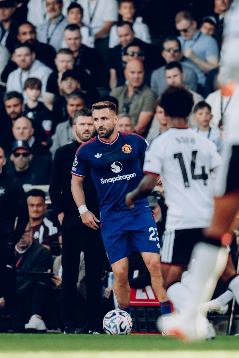 ManUtd's tweet photo. Battling in blue ⚔️🔵