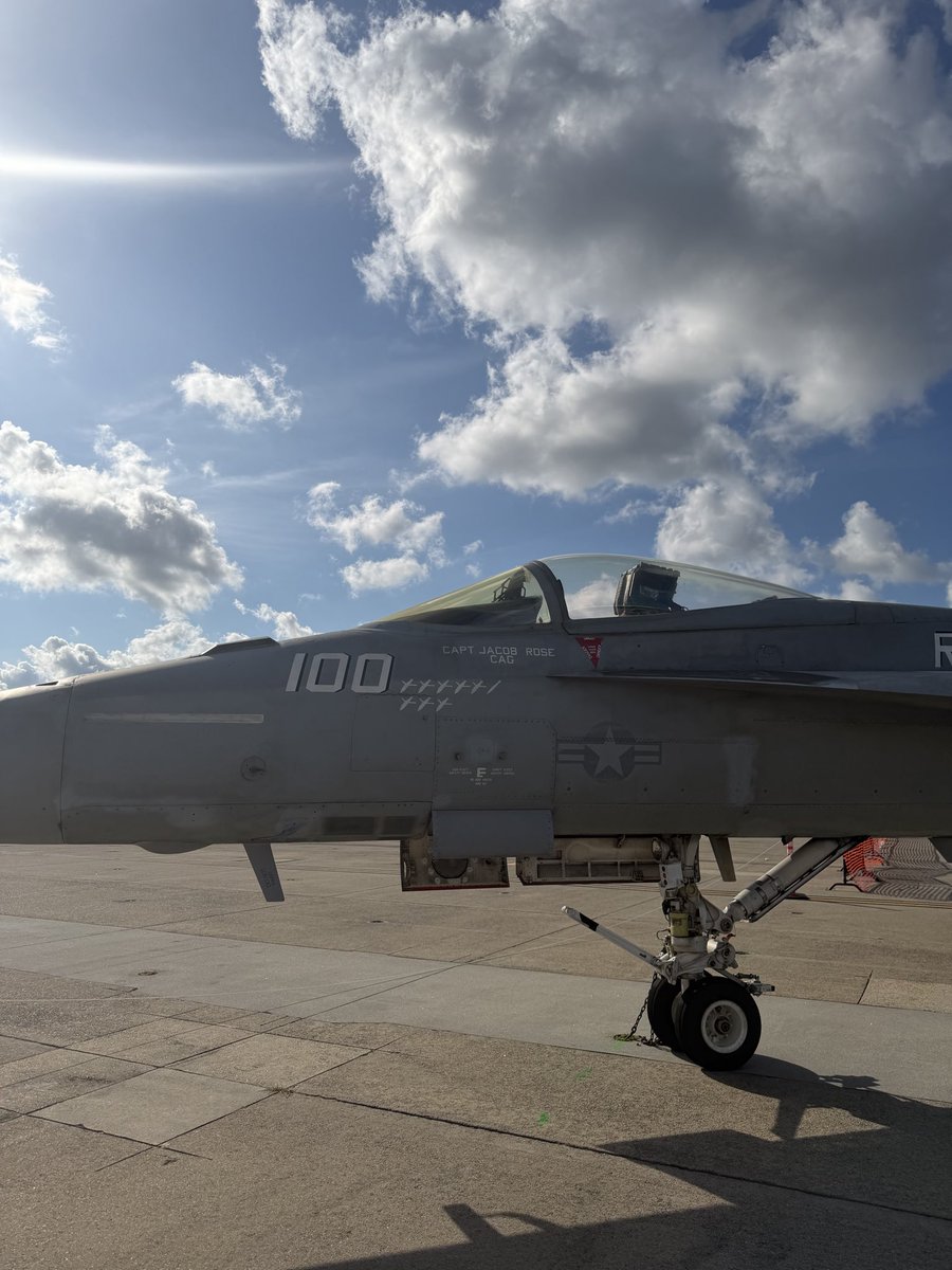 itz_xTaz's tweet photo. A little something outside of COD:

Had a nice roadtrip to the Oceana air show, and had a blast! https://t.co/PY7VznKWcD