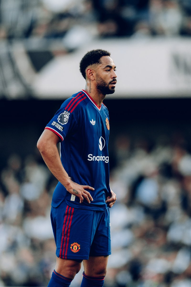 ManUtd's tweet photo. Battling in blue ⚔️🔵