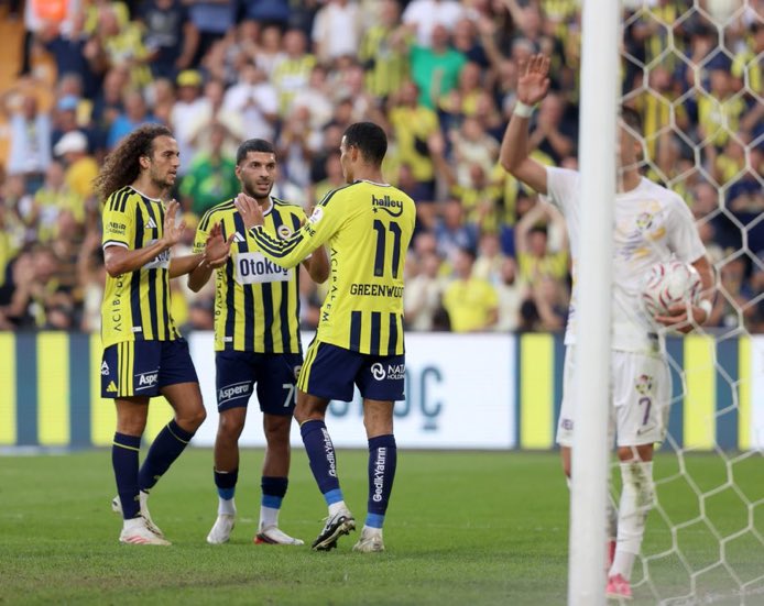 futbolsevertv's tweet photo. Fenerbahçe çok sükseli bir galibiyet aldı. Camiada hava değişti. Milli ara ilaç olacak.

Lig yarışında ise atılan 8 gol rakiplerin başını çok ağrıtacak.

Eyüpspor ise 2. lig takımı havası veriyordu. Kaleye gelen her tehlikeyi gol yiyerek savuşturuyorlardı. https://t.co/qOHd2CAon0