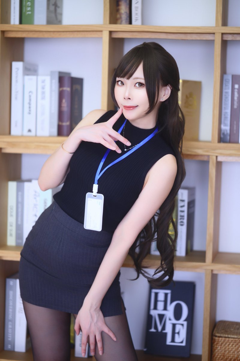 maoulvHero's tweet photo. Please hire me as your secretary 📂

I can manage your daily schedule✅
I can book restaurants for you (and eat with you)✅
I can help hide your traces with your mistress from your wife✅ https://t.co/kfX4AlMplv