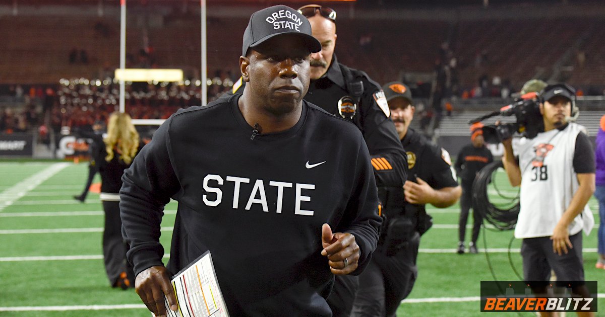 AngieMachado1's tweet photo. The fans are speaking loudly @OurBeaverNation and @KevinGriffin425...Beaver Nation will pay $$$ for this "State" sweatshirt....maybe have proceeds go toward the Valley Challenge? https://t.co/0rGdanpWqd