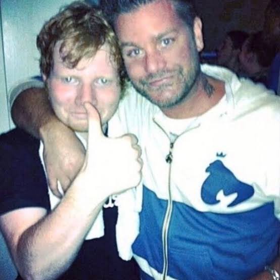 lidolmix's tweet photo. even ed sheeran’s own cousin is on his neck omg😭😭 https://t.co/2l1VbfdgB0