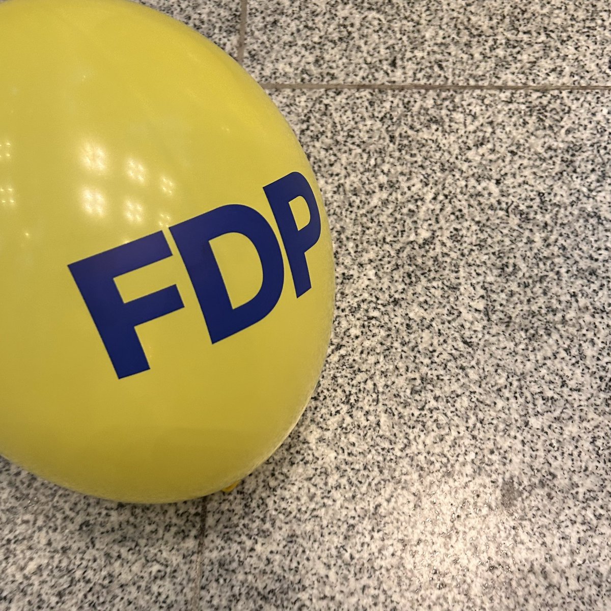 PreislerKa's tweet photo. Berlin hat gewählt. Meine Partei und ich haben den Einzug ins Parlament nicht geschafft. Ich danke allen Unterstützern und Freunden. Wir werden uns ansehen, was unsere Fehler waren. Danach beginnen wir neu! #Berlinwählt https://t.co/EysefMLrFM