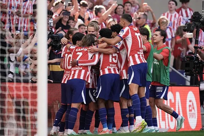 JoseIFernandez's tweet photo. 🔝 TREMENDO DATO
De los últimos 6 DERBIS en el Metropolitano, 5 VICTORIAS del #Atleti y 1 empate 

Desde que se juega en el Metropolitano:
✅ Atleti 6
❎ Empates 4
❌ Real Madrid 2

🔁 Le han dado la vuelta a las estadísticas del Calderón. TÚ dale un RT 🙏 https://t.co/31OYD5xd95