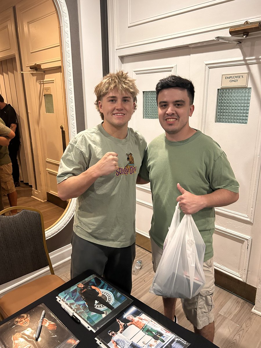 NickArias_'s tweet photo. Toy Stop NYC 2🙌🏼 Pleasure to meet all of yall🙏🏼 @SussexCoChicken @sirenalinton @TheZoeySerrano @Averystyless https://t.co/g2q1ooYguy