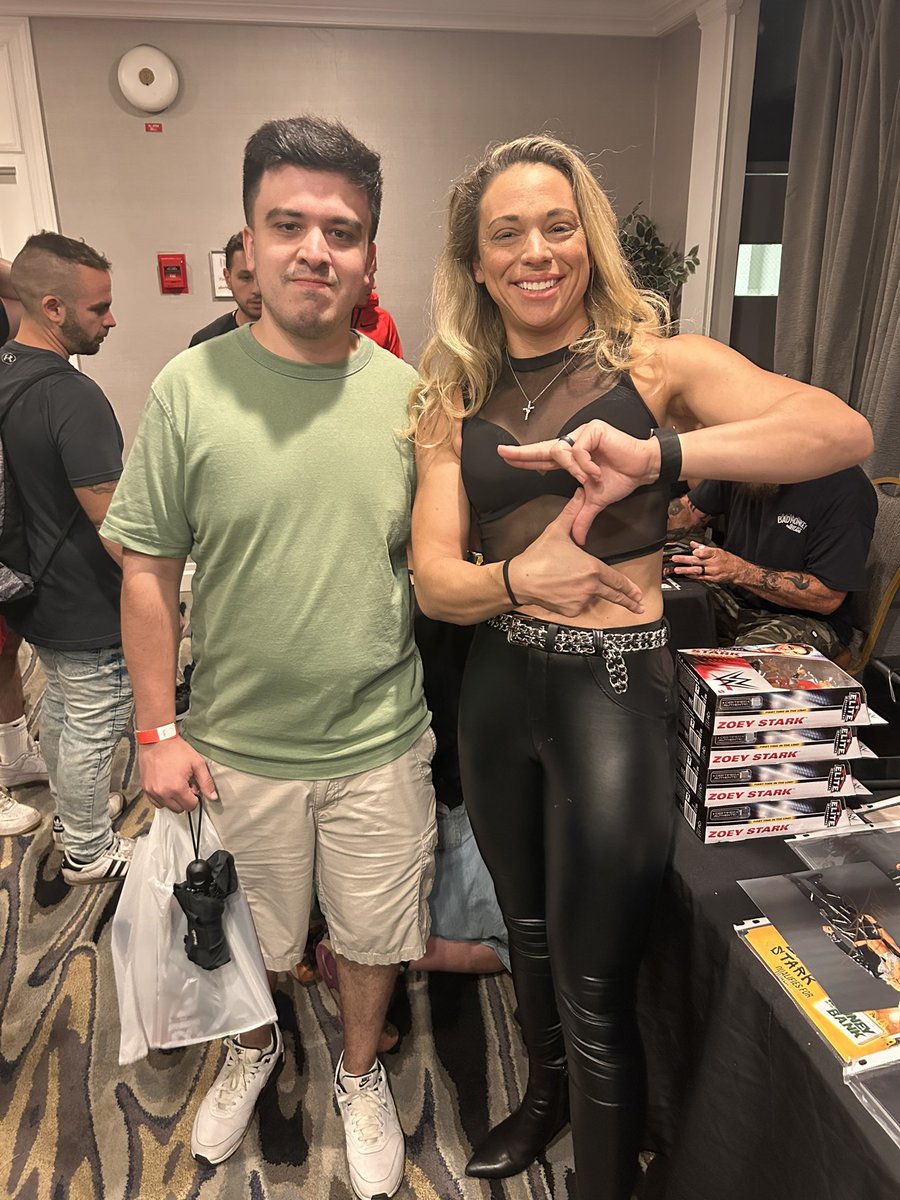 NickArias_'s tweet photo. Toy Stop NYC 2🙌🏼 Pleasure to meet all of yall🙏🏼 @SussexCoChicken @sirenalinton @TheZoeySerrano @Averystyless https://t.co/g2q1ooYguy