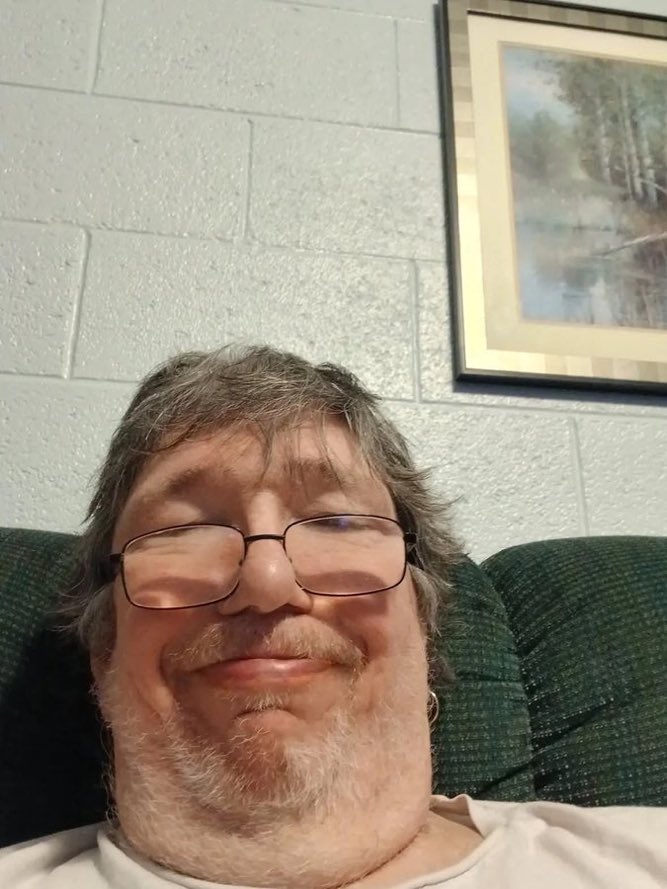 Daiane2311's tweet photo. I'm single and truck driver I need a wife https://t.co/5VY7fgWRY1