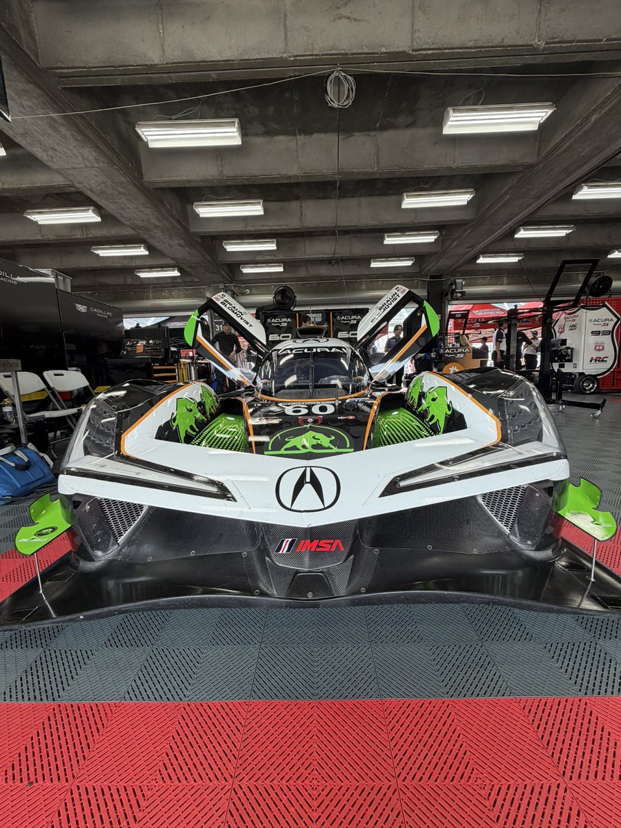 MeyerShankRac's tweet photo. Ready for battle ⚔️

#IMSA // #BattleOnTheBricks // #Acura https://t.co/RWHEN05r3W