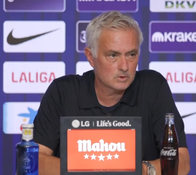 theMadridZone's tweet photo. 🚨 José Mourinho: "In normal circumstances, I'd say we shouldn't give up, of course, that there's much to play for, it's only September.

But obviously, these are NOT normal circumstances.

I don't want to get deep into it, but obviously, things are VERY, VERY strange.

I hoped that coming back to La Liga, I would find things DIFFERENT than when I left them in 2013.

But sadly, THINGS ARE STILL THE SAME.

That's all I'll say."
