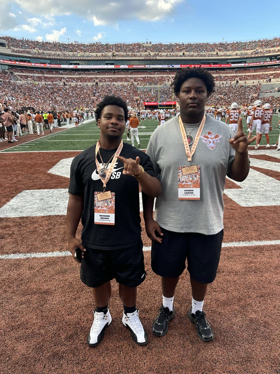 Kaidencarter0's tweet photo. Thanks Texas longhorns for the invitation!! @Jimmy_UTFB @Only1MarcusBag @CoachNine7 @BERKNERFOOTBALL @TexasRecruiting @TexasFootball https://t.co/EDZS7QQtP9