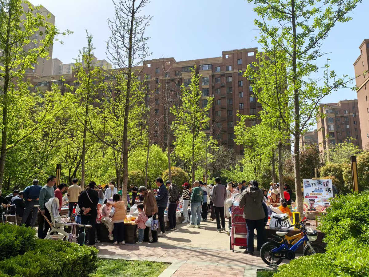JuliaSaxena's tweet photo. Join our neighborhood yard sale this Sat (9am-2pm) at Central Park! Sell, shop u0026 connect with locals—free tables for residents! https://t.co/ez7sGysnq2