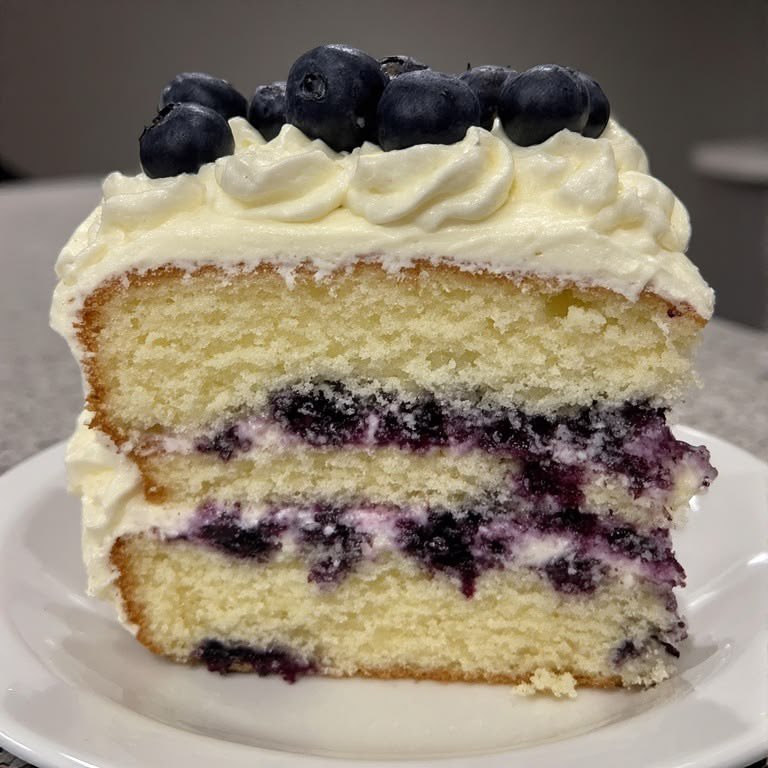 marooncrystall's tweet photo. bolo de mirtilo ou bolo de paçoca? https://t.co/u7YVe1fLqS