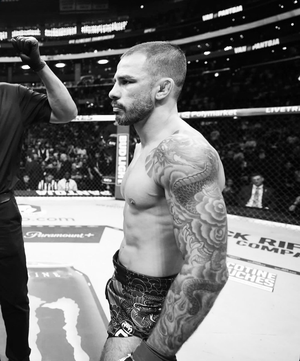 AmericanTopTeam's tweet photo. Win or lose, @Pantojamma is a warrior.

Much respect my man! 

#Pantoja #UFC https://t.co/A0wBNByL3e
