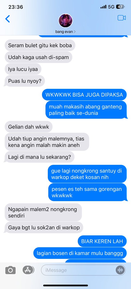 kyo0oya's tweet photo. #nyulrul abang jahat https://t.co/vtGMYjECGz