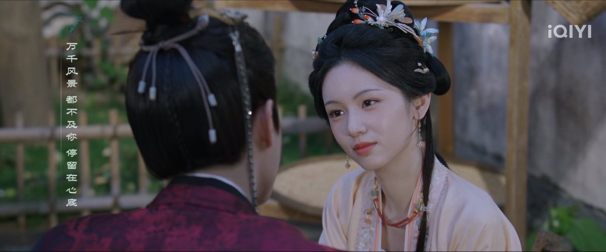 520pov's tweet photo. btw, this head tilt with eye contact is a body language that signals attraction to the other person 🤭

qingyuan, your body betrays you 🫣 https://t.co/t8HGwJwm0A