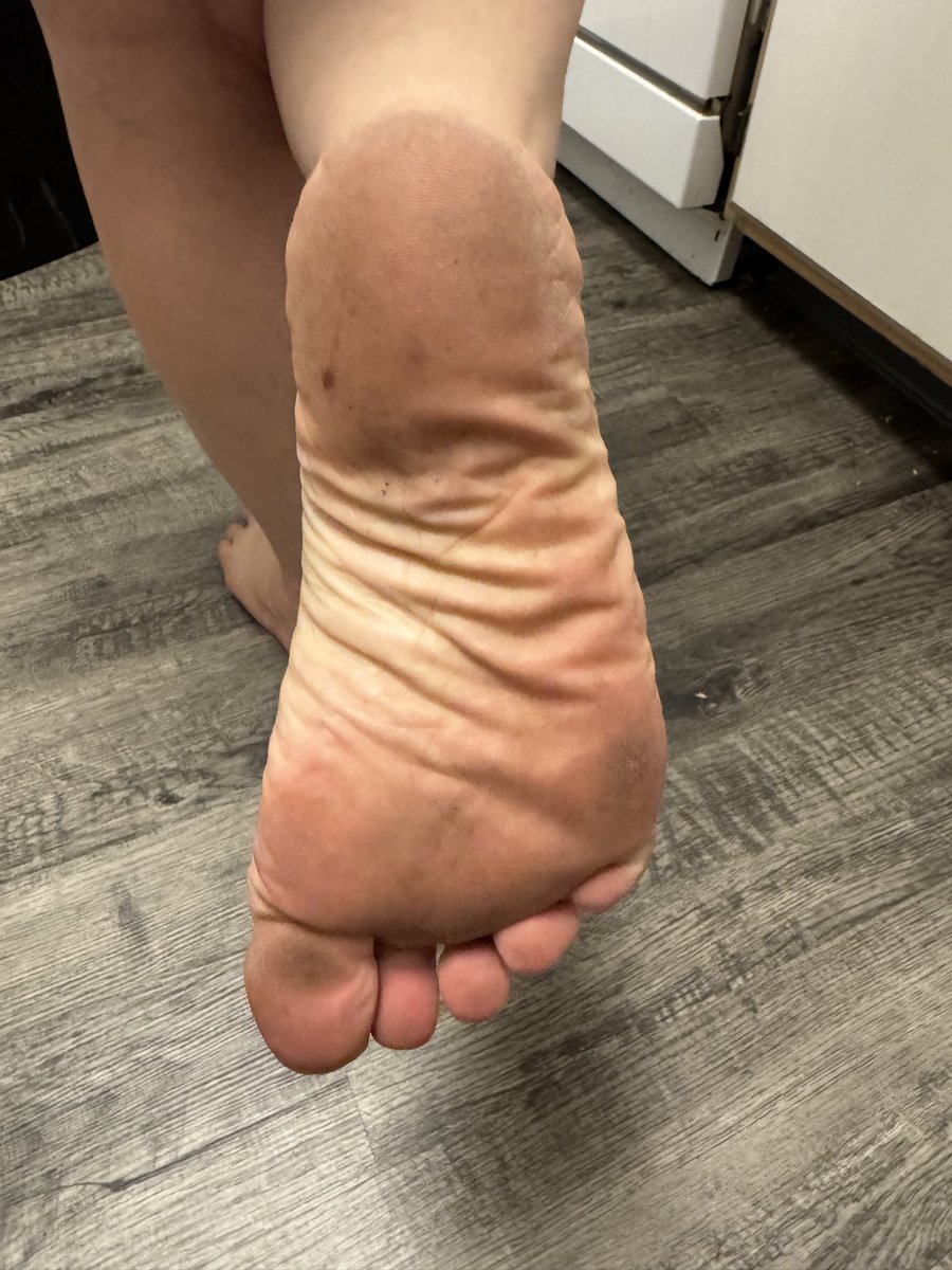ceemyfeet69's tweet photo. A little dirty after a barefoot walk #dirtyfeet #barefoot #maturefeet #dirtysoles #soles https://t.co/yk7KWJV1iu