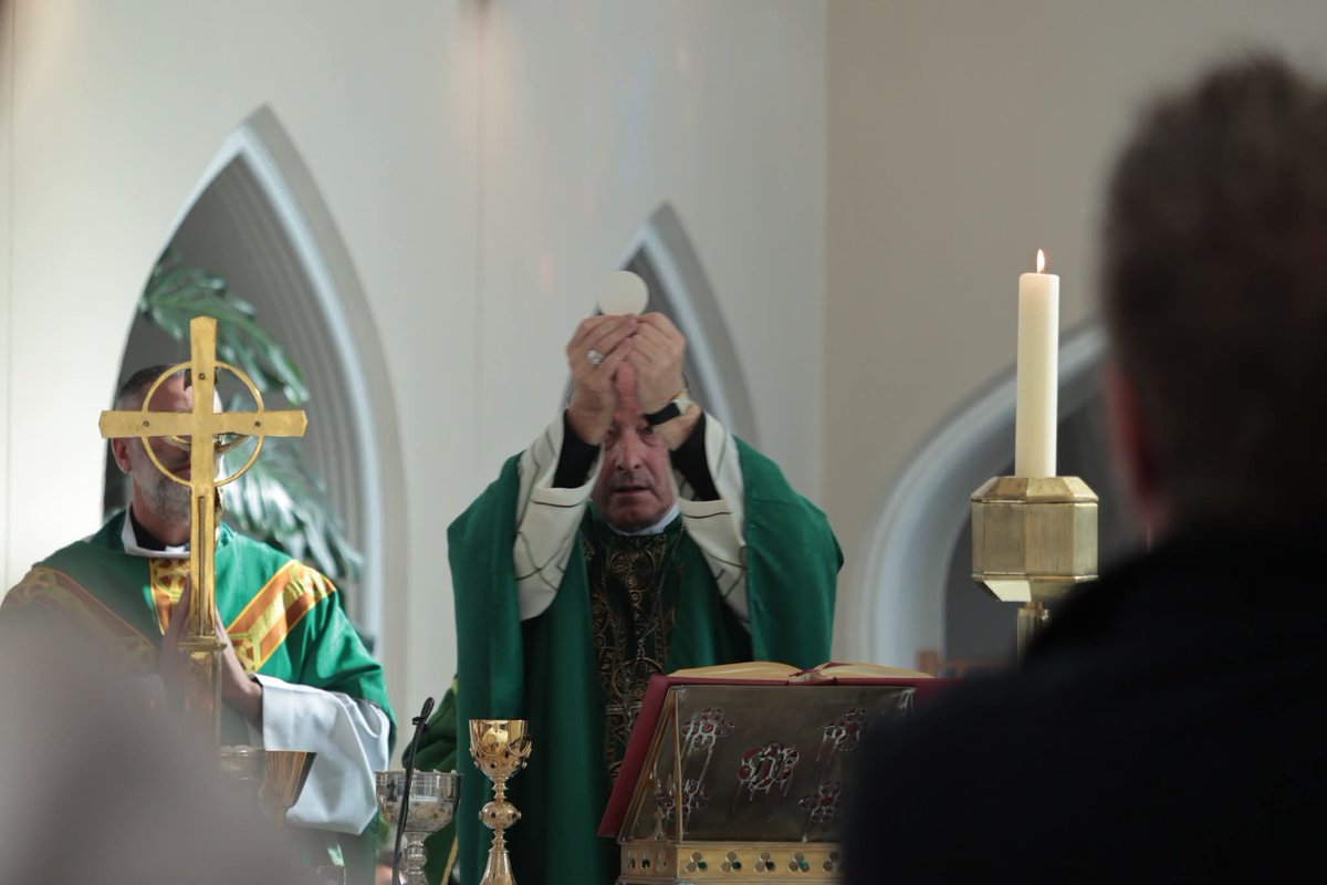 CatholicArena's tweet photo. IRELAND 🇮🇪 

Today marked a significant defeat for the far left 

People Before Profit had waged WAR against Ave Maria University and Mount Melleray all week 

Yet, THOUSANDS of locals DEFIED them by attending the Mass with Bishop Alphonsus Cullinan this morning to celebrate the historic Abbey being preserved under Ave Maria's stewardship 💪