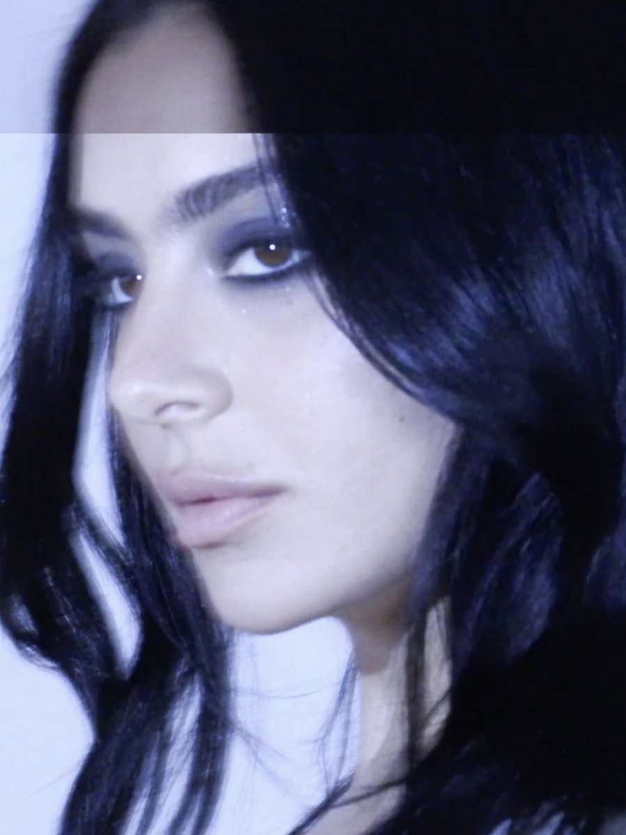 leaaxcx's tweet photo. holyyyy face card https://t.co/1zc3Y2CyJT