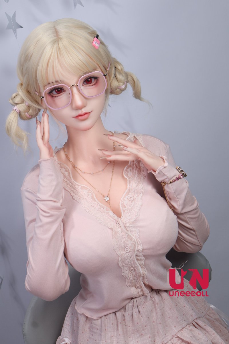 uneedollfficial's tweet photo. Aurora ✨ × 158cm Body

Sweet at first glance… dangerously charming the longer you look. 💗
Soft curves, pink details, and a look made to steal your attention.
#uneedoll #Aurora #158cmBody #SiliconeDoll https://t.co/SOW2MkPvJF