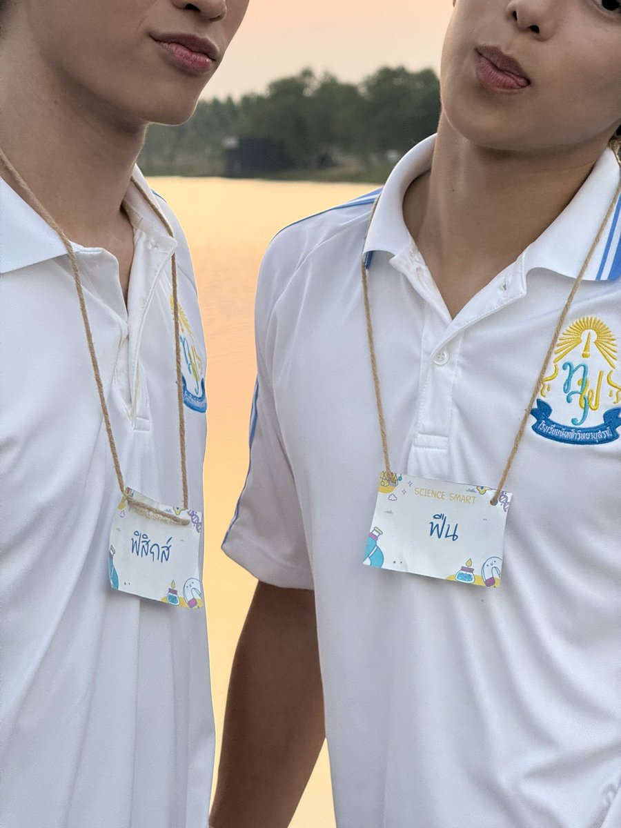 James_punnaphat's tweet photo. เอ๊ะรูปสุดท้าย เหมือนป้ายชื่อพวกเธอจะผิดรึป่าวนะ นายฟิสิกส์ นายติณณภัทร์ ห้ะ!!! 

LOVEX3 HEARTWARMING
#หลักสูตรรักบทที่6 https://t.co/MI5sTFP8L7