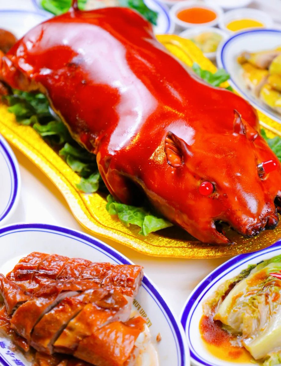 MoisesAloauth's tweet photo. Feliz temporada! Nuestro menú especial de navidad con cochinillo crujiente y turrón artesanal, solo por tiempo limitado! Ven a disfrutar de la magia navidea https://t.co/0waSe1XeQU