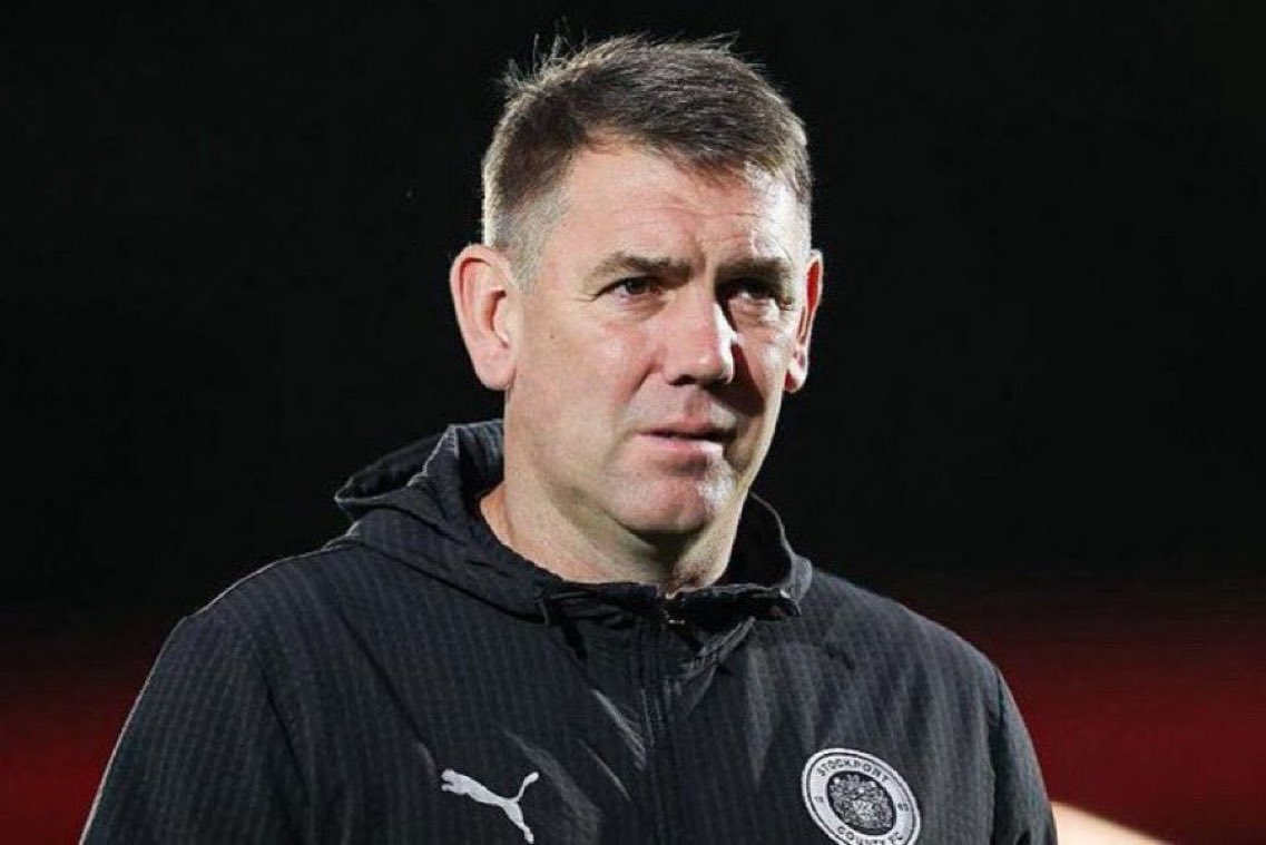 LeagueOne25's tweet photo. Ex Stockport County boss Dave Challinor is being considered for the vacant manager job at Peterborough United ✍️ 🎩 

#StockportCounty #pufc https://t.co/Dyj8yb93fg