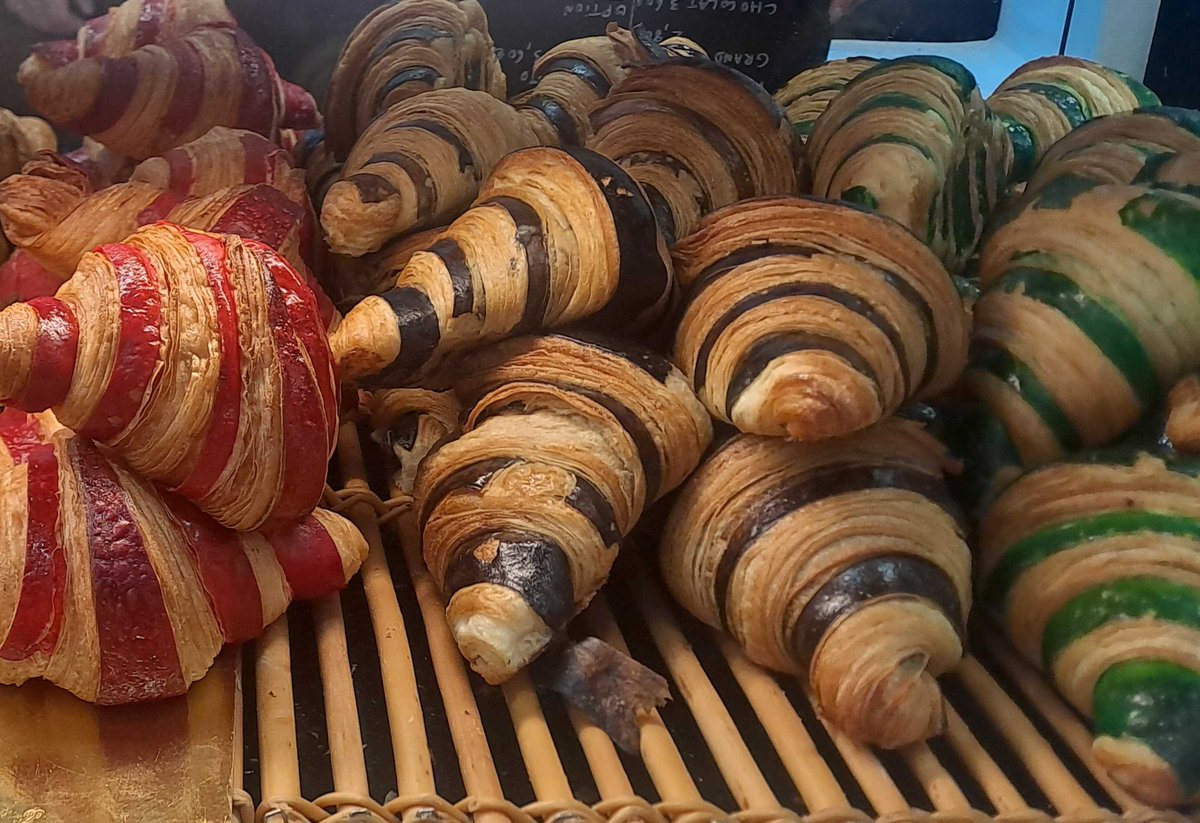 Majinladydragon's tweet photo. ๐ฅ Good morning! โ๏ธ
Chocolate, cranberry & black sesame croissants โ a delicious way to start the day. ๐
#GoodMorning #Croissant #Chocolate #Cranberry #BlackSesame #Breakfast #Bakery #FoodPhotography #FrenchBreakfast #MorningVibes https://t.co/jSUyasBeFT