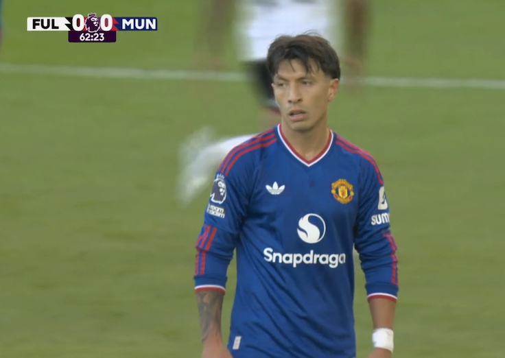 TouchlineX's tweet photo. 1-0 Fulham.

GOOOOOOOOOOOOOAAAAAAAAAAAAAAALLLLLLLLL OWN GOAL LISANDRO MARTINEZ !!!!!!!!!!!!!!!!!! THINGS ARE JUST GETTING WORSE AND WORSE FOR MANCHESTER UNITED !!!!!!!!!!!!!!!!!! FULHAM WHO ARE BOTTOM OF THE LEAGUE ARE LEADING !!!!!!!!!!!!!!!!! 🔥🔥🔥🔥🔥 https://t.co/YTGsnh8KvL