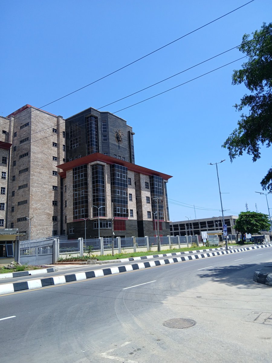 6SIXus's tweet photo. Bourdillon road. Few steps from one of the sites I visited 😪. https://t.co/iBLudPjERQ