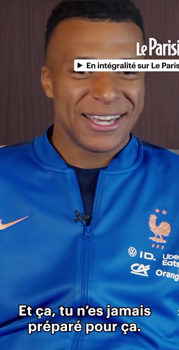Benjiasm1's tweet photo. Super célèbre😂😂 il a été professionnellement préparé pour tout mais il faisait genre il était un jeune talent de la street @pessi_le_pepsi il me dégoûte https://t.co/Nos7XFopiL