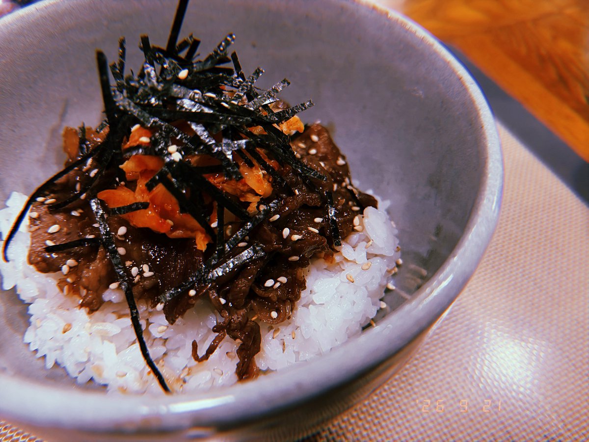 nkmcbb's tweet photo. 松屋の キムカル丼が すきで お家でも作る 🎅🏿 
めっちゃ簡単で ◎ 🥳 https://t.co/SD92Qmx9ZH