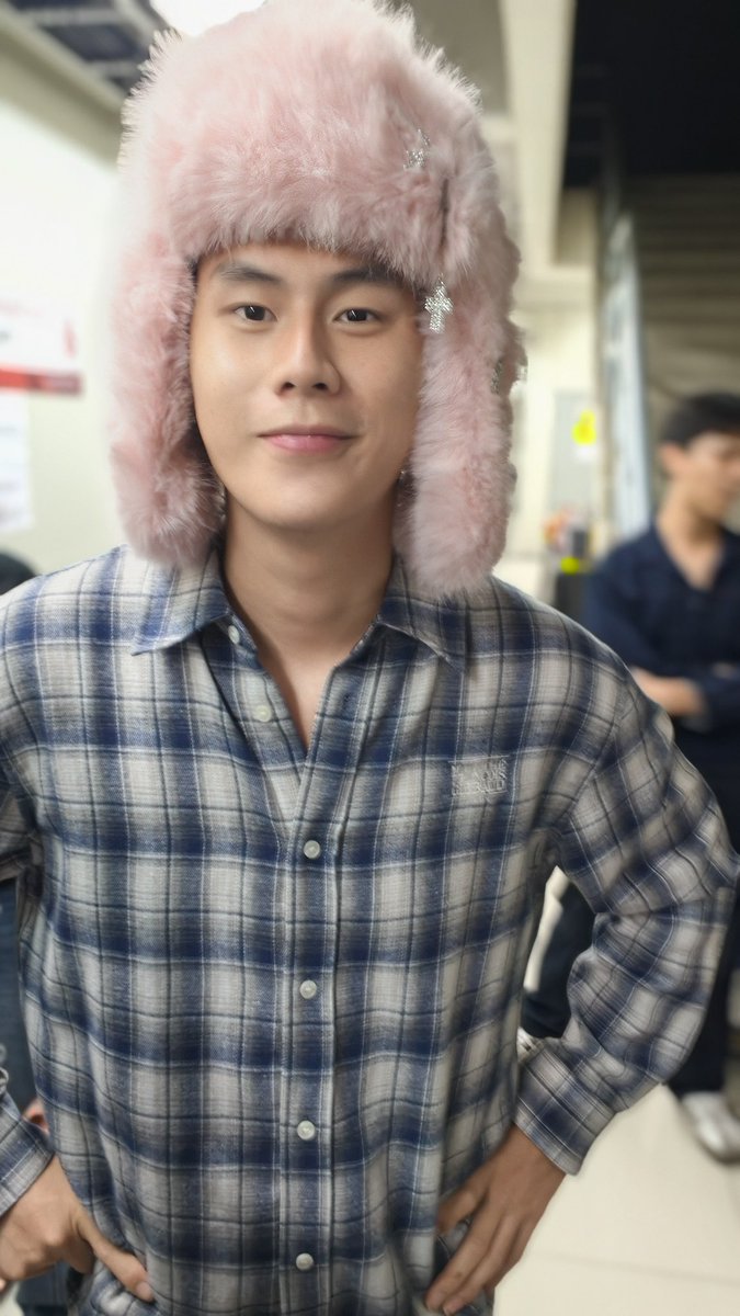 phaengJa's tweet photo. รูปที่ชาวเนตลง           รูปที่ฮีลงเอง https://t.co/LCwVQaBNS8