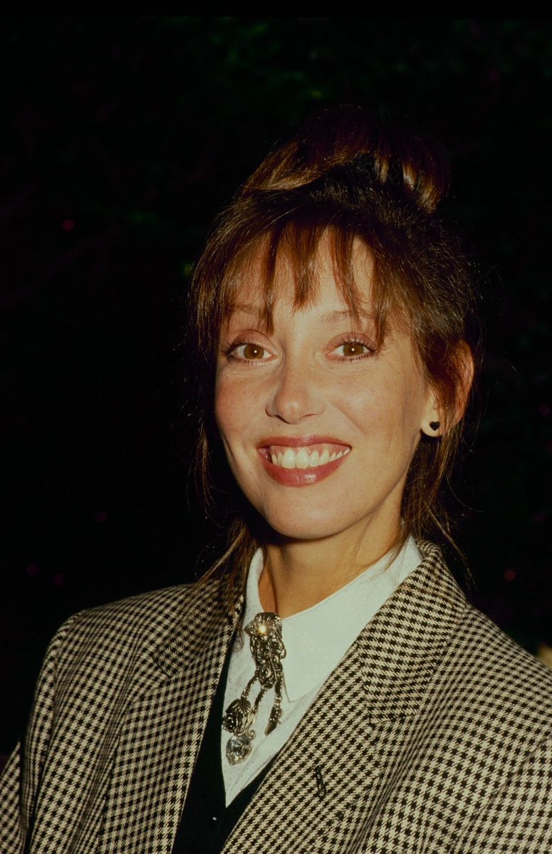 SonataDucks's tweet photo. This is stupid as fuck because Shelly Duvall is objectively beautiful. Just because she doesn’t look like blonde blue eyed porn actress copy number 500000 doesn’t mean she isn’t beautiful. https://t.co/svnRbd05bQ