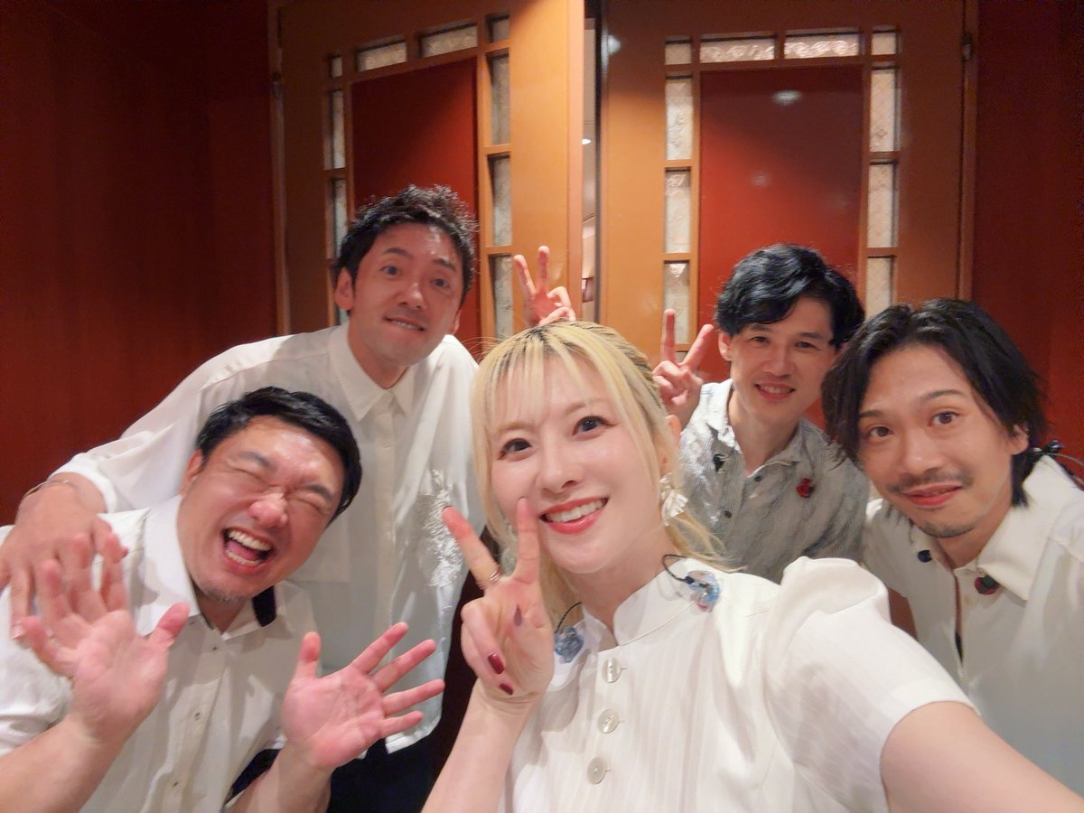 bottomjack's tweet photo. 2026/09/20
BoA the LIVE 2026 パシフィコ横浜千秋楽。尽力を尽くしたチームBoAの皆さんに拍手！🇰🇷🇯🇵ワンチーム🫶
国際色豊ファン
イヤモニを突き抜ける声援💯🔥
バンドの方もいかがでしたか？！
BoAちゃんの笑顔と歌声が今も脳裏に過ります🫶😭
ありがとうございました😊
#BoA
#boathelive https://t.co/z3ahZUG4im