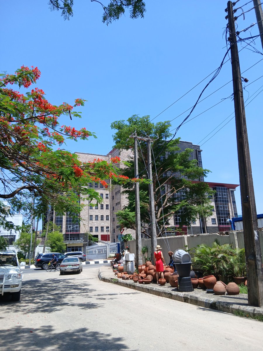 6SIXus's tweet photo. Bourdillon road. Few steps from one of the sites I visited 😪. https://t.co/iBLudPjERQ