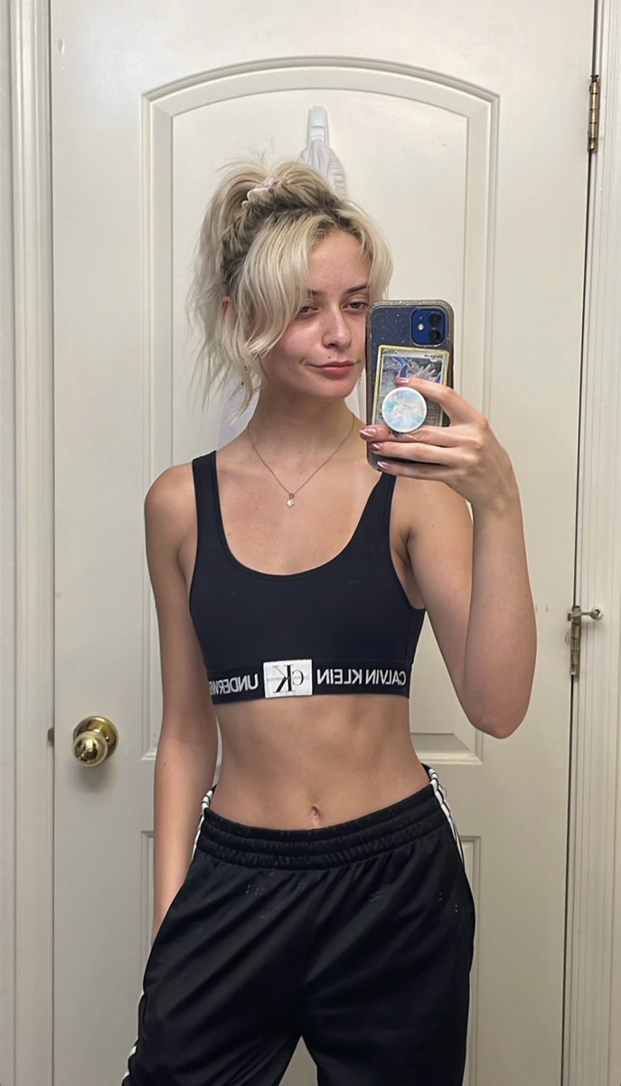 petiteLanta's tweet photo. would u worship my feet after a workout? https://t.co/LPAtBc7o7q