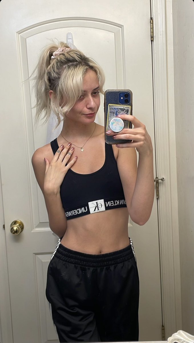 petiteLanta's tweet photo. would u worship my feet after a workout? https://t.co/LPAtBc7o7q