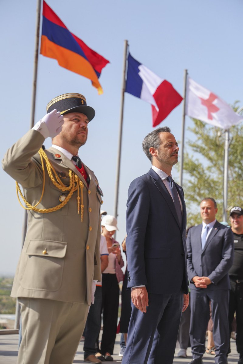 AmbaFR_Armenie's tweet photo. Ce matin, nous avons rendu hommage aux résistants arméniens du Musa Dagh. 

En présence de descendants des 4092 Arméniens sauvés du Génocide par l’Amiral Dartige, accompagnés par deux sonneurs du Bagad de Lann Bihoué, nous nous sommes souvenus de ces héros français et arméniens. https://t.co/IwJp2jgmMr