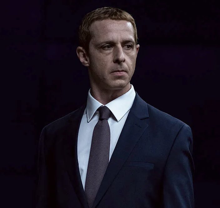 DiscussingFilm's tweet photo. Jeremy Strong would treat his co-stars how he imagined Mark Zuckerberg would treat them during ‘THE SOCIAL RECKONING’.

“I told all the other actors in his scenes: ‘Guys, he’s not going to be hanging out with you at craft service. He’s not going to be yucking it up with you between takes. He’s probably not going to speak to you at all.”

(Source: https://t.co/vGRQLDZVQM)