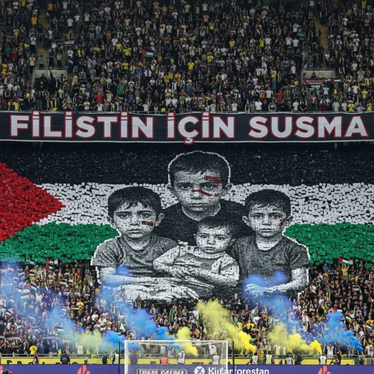 TurkMedyaAjansi's tweet photo. Fenerbahçe Taraftarlarından,
Filistin Pankartı..

▪︎ Teşekkürler Fenerbahçe 👏👏👏 https://t.co/OSzqSEVU54