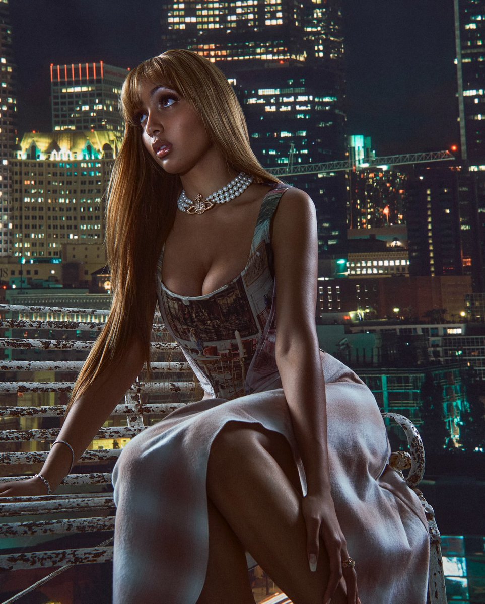 pantheresshq's tweet photo. it feels like sexy magic 💋🪄🌃 https://t.co/YRF5uSJmQq