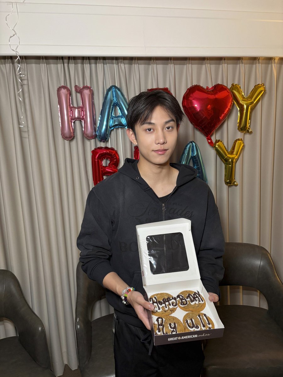 kiimryuul's tweet photo. Another year older, 
My heart is overflowing with gratitude.
Closing this year’s birthday chapter, 
With a grateful heart and a full spirit. https://t.co/wYNk21PyIj