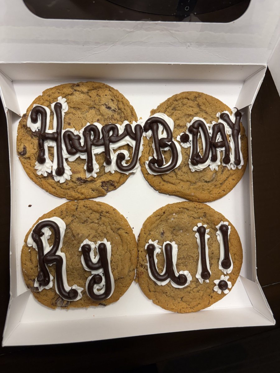 kiimryuul's tweet photo. Another year older, 
My heart is overflowing with gratitude.
Closing this year’s birthday chapter, 
With a grateful heart and a full spirit. https://t.co/wYNk21PyIj