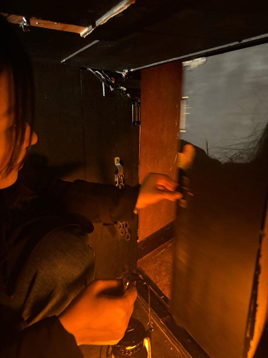 Riniwidi29's tweet photo. Just escaped a 60min horror-themed escape room with zero hints! The door clicked open, and I’m already booking the next one https://t.co/9bzmjPvxGe