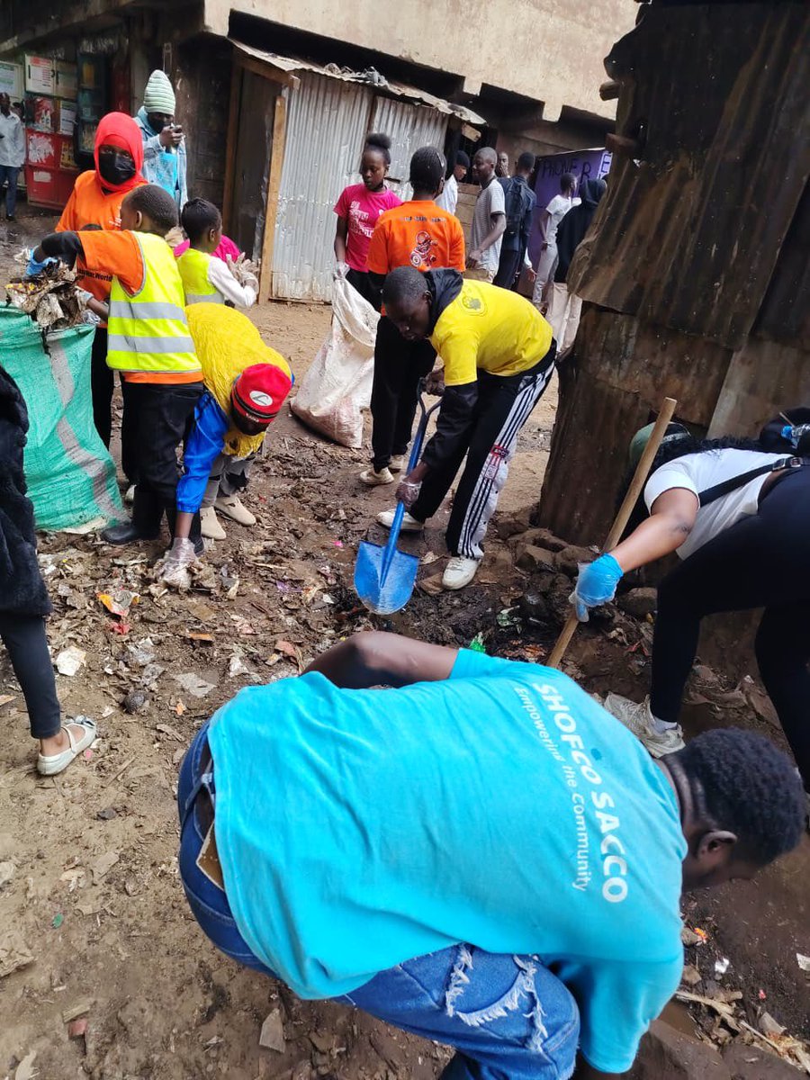 LetsDoItKenya's tweet photo. Kenya marks #WorldCleanUpDay : Clean up action in huruma led by @motivatedmindsetdancers https://t.co/SFynRMMfMp